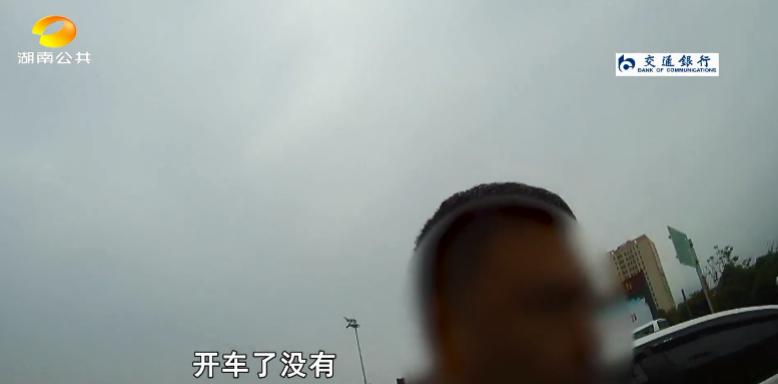 DƬ